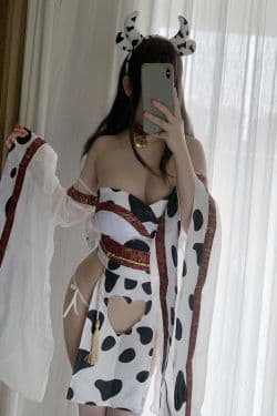 
 是依酱呀 – 牛牛和服