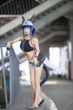 
 鬼畜瑶 《女游客c》 写真集