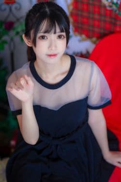 
鳗鱼霏儿《加藤惠+礼服》  写真集