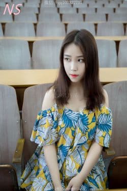 
瑶瑶《毕业季 肉色丝袜美腿萌萌哒》  写真集