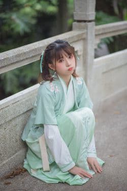 
Kitaro_绮太郎 《娉娉袅袅十三余，豆蔻年华二月初》 写真集