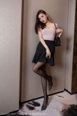 
 No.3299 杨晨晨sugar – 魅惑黑丝美腿