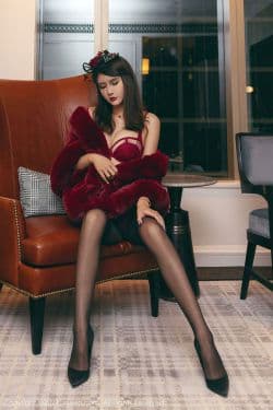 
 No.3548 Emily尹菲 – 一袭鲜艳猩红服饰贵妇装束