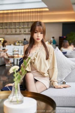 
 No.2734 芝芝Booty – 香槟色的衬衫与极致魅惑黑丝