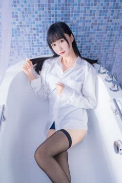 
 VOL.233 《白衬死库水》 写真集