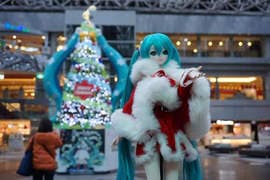 《初音圣诞树》绑著双马尾的圣诞树卖萌中ｗｗ