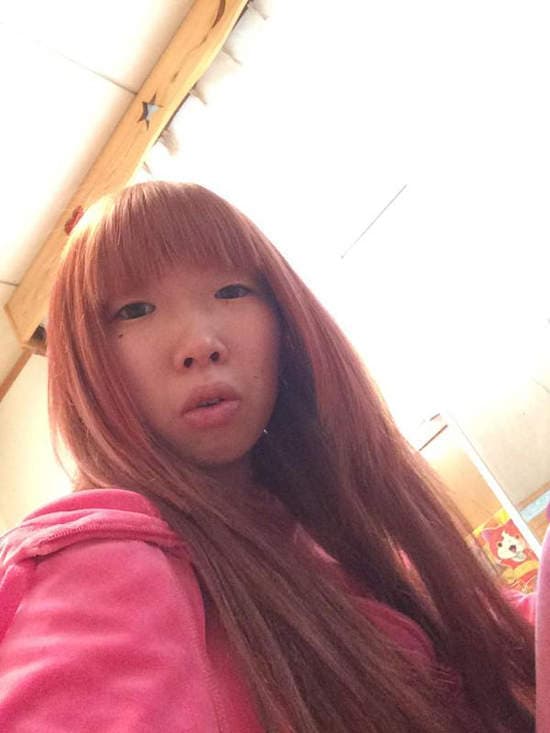 《整形级彩妆》双马尾美少女大方公开震撼素颜