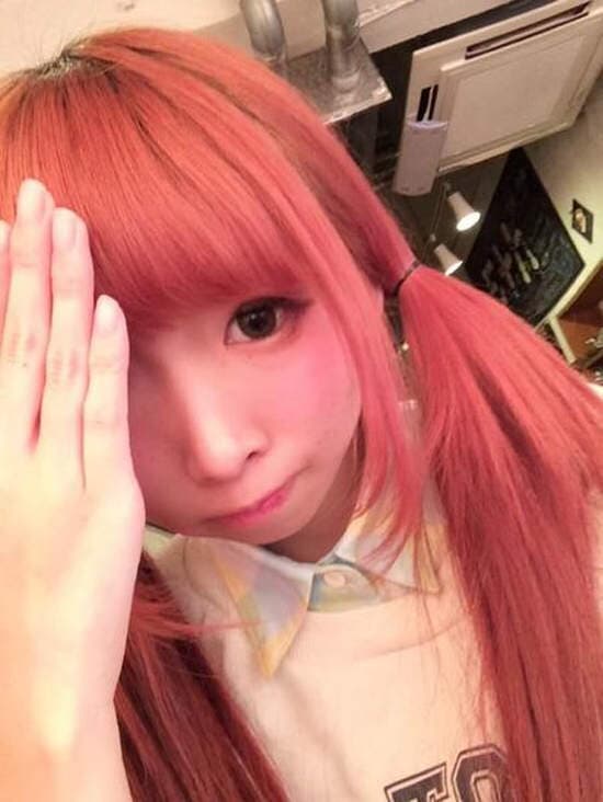 《整形级彩妆》双马尾美少女大方公开震撼素颜