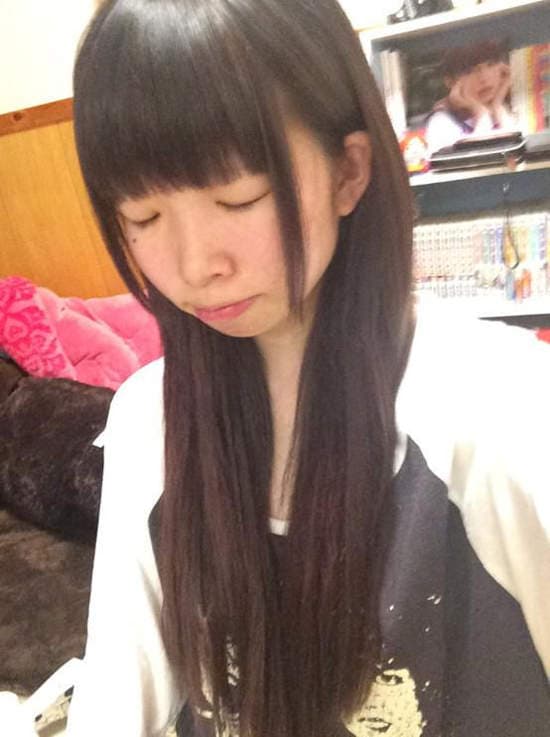 《整形级彩妆》双马尾美少女大方公开震撼素颜
