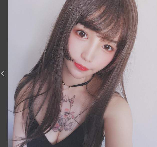 《犬神洛洛子》胸口图案到底是狐狸还是猫呢？