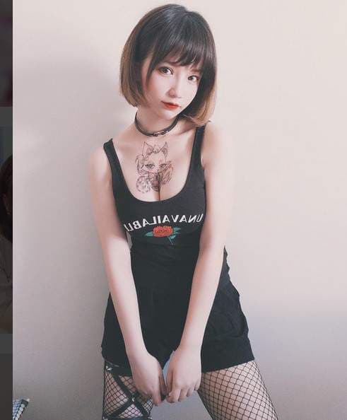 《犬神洛洛子》胸口图案到底是狐狸还是猫呢？