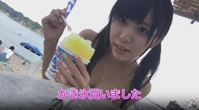 《正妹挑战一人去海边》游泳吃冰录影通通来好像有点忙压