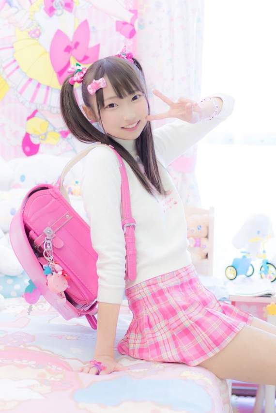 《22岁人妻是合法罗莉》自称小学5年级♡超可爱的打扮完全无违和♡