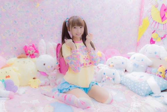 《22岁人妻是合法罗莉》自称小学5年级♡超可爱的打扮完全无违和♡