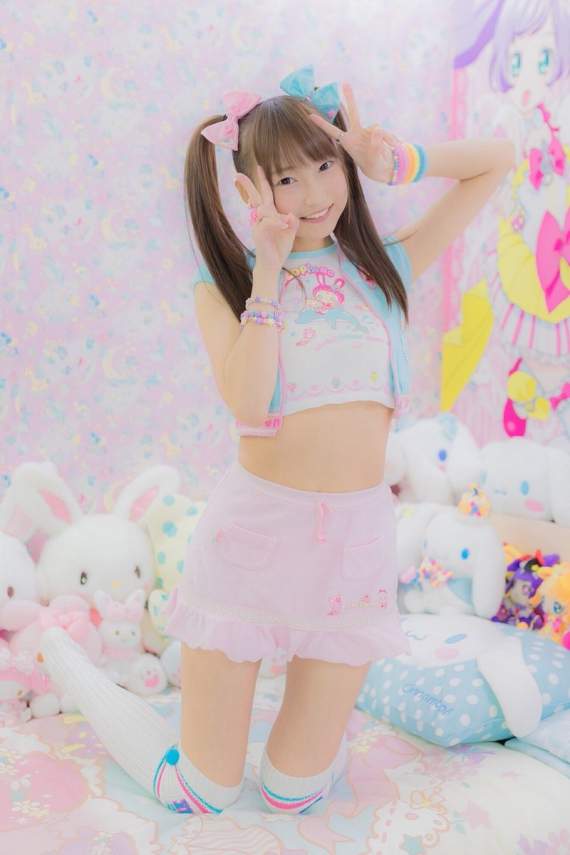 《22岁人妻是合法罗莉》自称小学5年级♡超可爱的打扮完全无违和♡