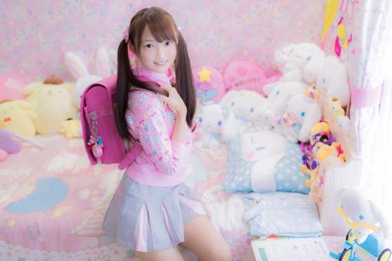 《22岁人妻是合法罗莉》自称小学5年级♡超可爱的打扮完全无违和♡