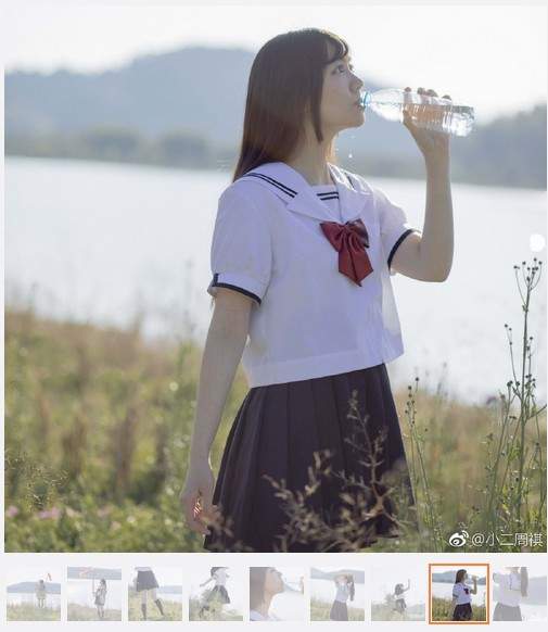 《鲤鱼旗制服妹》百褶裙加上白皙大腿这就是最美的景色