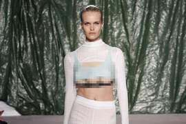 米兰时装周惊现《三乳模特儿》激凸乳型让人忍不住一直看