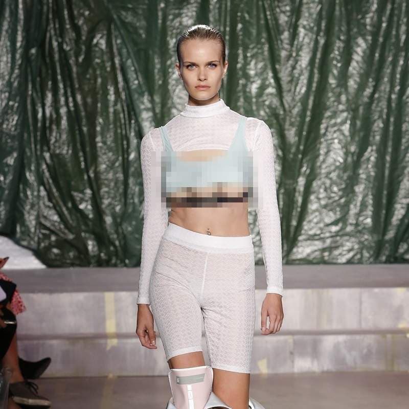 米兰时装周惊现《三乳模特儿》激凸乳型让人忍不住一直看