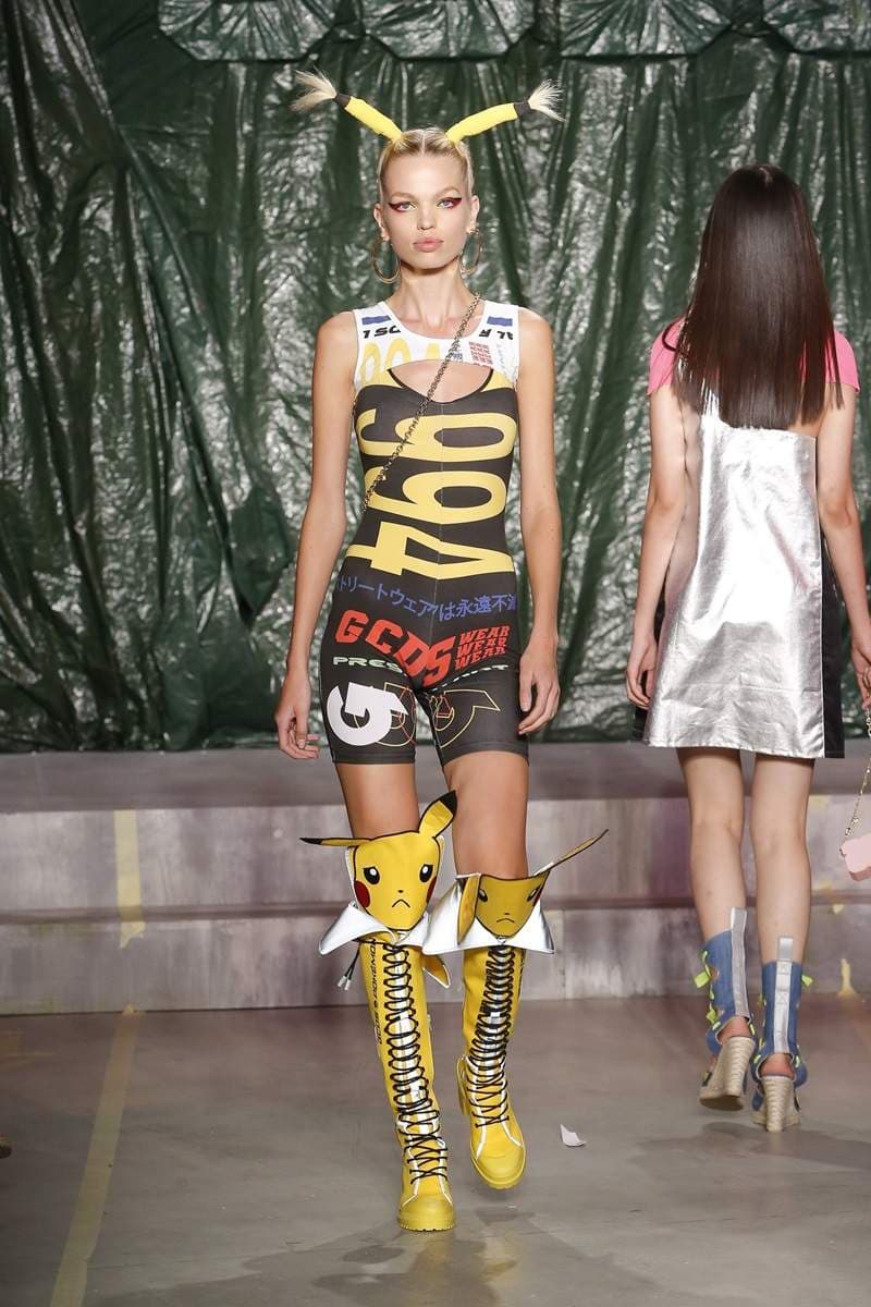 米兰时装周惊现《三乳模特儿》激凸乳型让人忍不住一直看