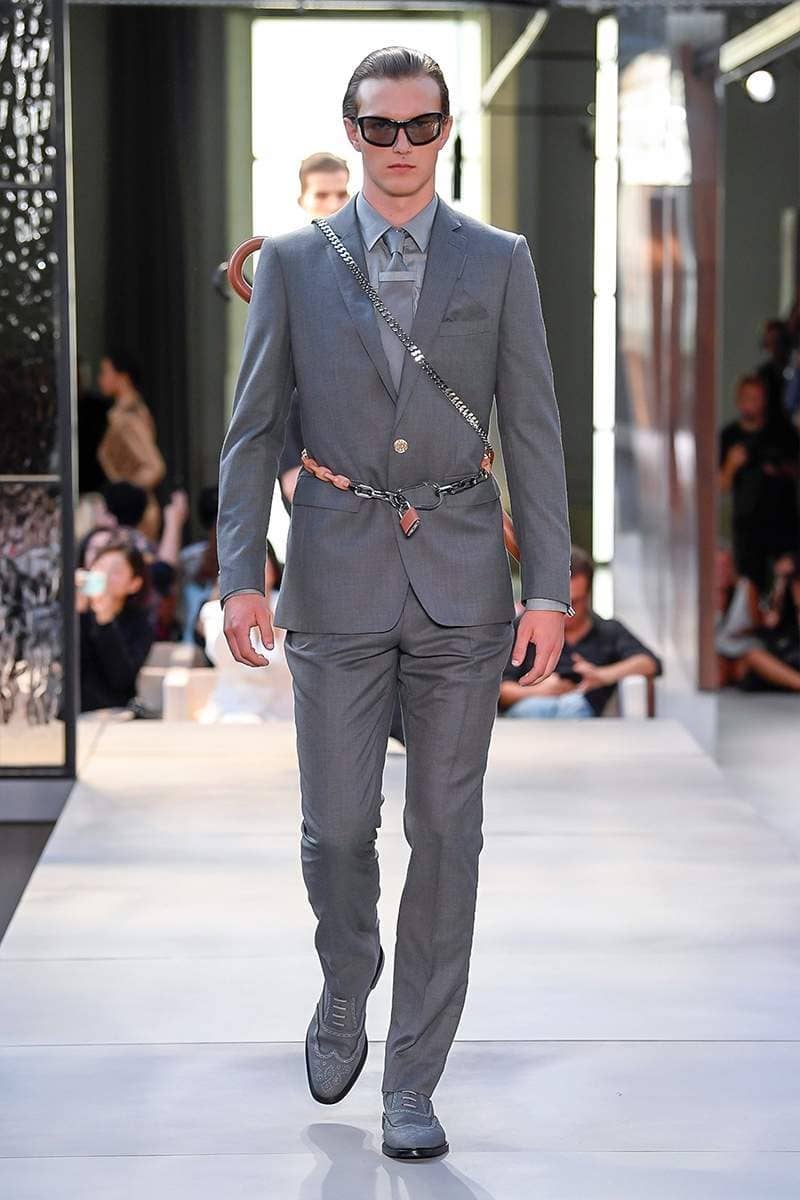 米兰时装周惊现《三乳模特儿》激凸乳型让人忍不住一直看