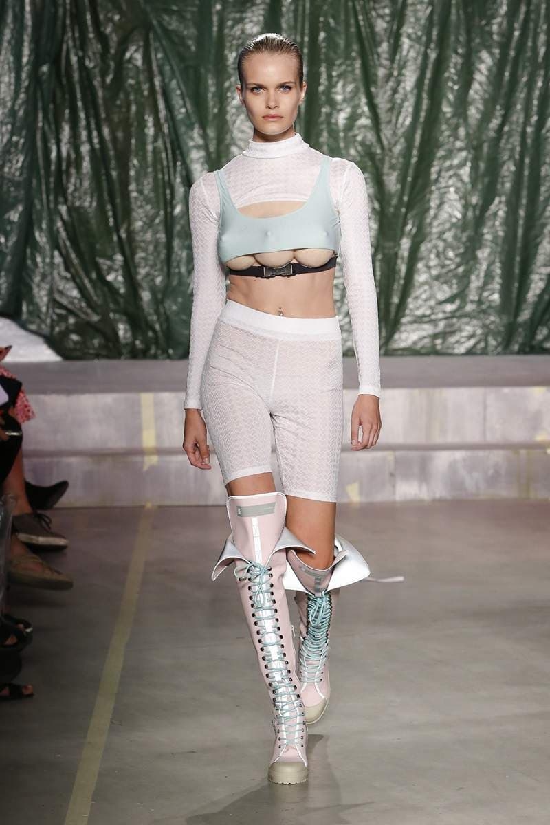 米兰时装周惊现《三乳模特儿》激凸乳型让人忍不住一直看