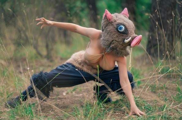 本欲斥奈何大《胸肌最巨伊之助》知名coser「JESSICA」的鬼灭之刃角色扮演