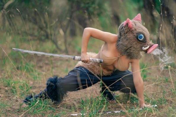 本欲斥奈何大《胸肌最巨伊之助》知名coser「JESSICA」的鬼灭之刃角色扮演