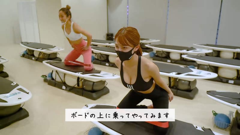 【有片】Surf Fit《冲浪肌肉训练》乳此凶器站在板上平衡感的掌握也要很小心