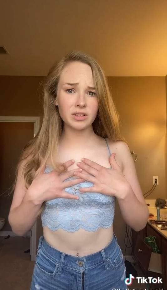 正妹店员教你《Hooters辣妹欧派的秘密》觉得很平没关系，用这招马上让你挺起来