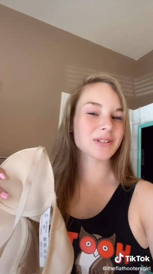 正妹店员教你《Hooters辣妹欧派的秘密》觉得很平没关系，用这招马上让你挺起来