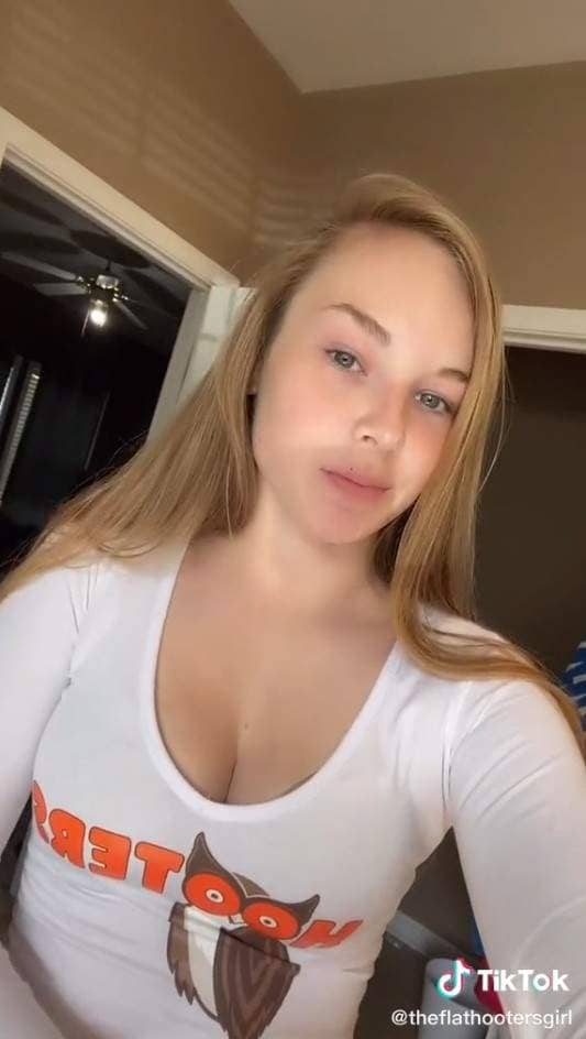 正妹店员教你《Hooters辣妹欧派的秘密》觉得很平没关系，用这招马上让你挺起来