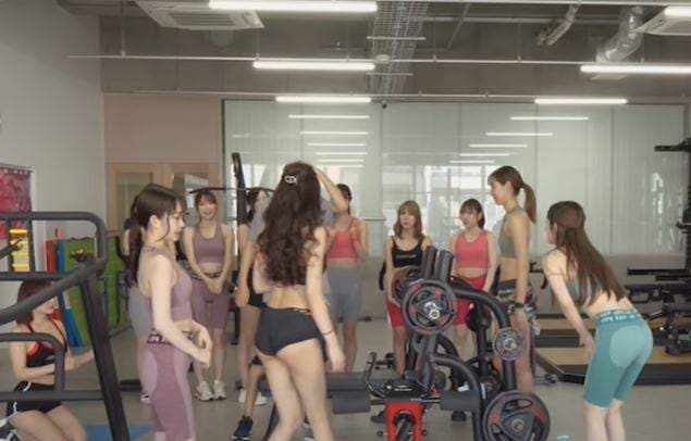 【福利实验】如果《美女坐在你旁边》真的什么事都会做得更好吗？穿泳装打气❤荞麦面都变好吃了！