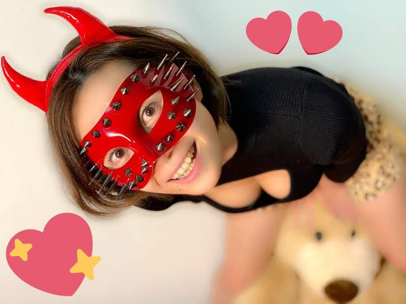 不穿内衣逛大街《nobraYouTuber》我非常努力的看那若隐若现的激凸