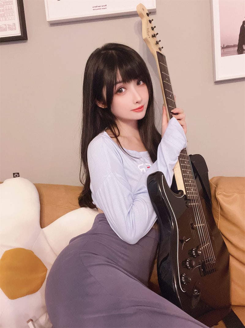 NEW！杀死处男的服装《吉他妹妹cosplay》二次元纯欲美少女惨遭真人化，网友哀嚎：一滴都没有了