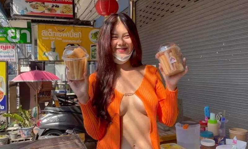 【有片】巨乳聚人心《袒胸露乳真空罩衫》泰国蛋卷妹收入暴涨4倍，「肉色诱惑＝财富密码」引发跟风热潮