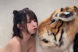 最凶老虎《正妹虎年庆祝PO文》为了应景直接cos大露好身材