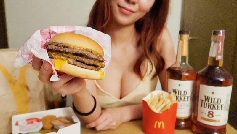 【西精大法】〝西斯新闻〞精华篇大到你无法…！《大尺度Coser》新年贺卡越看越舒虎❤免费下载！