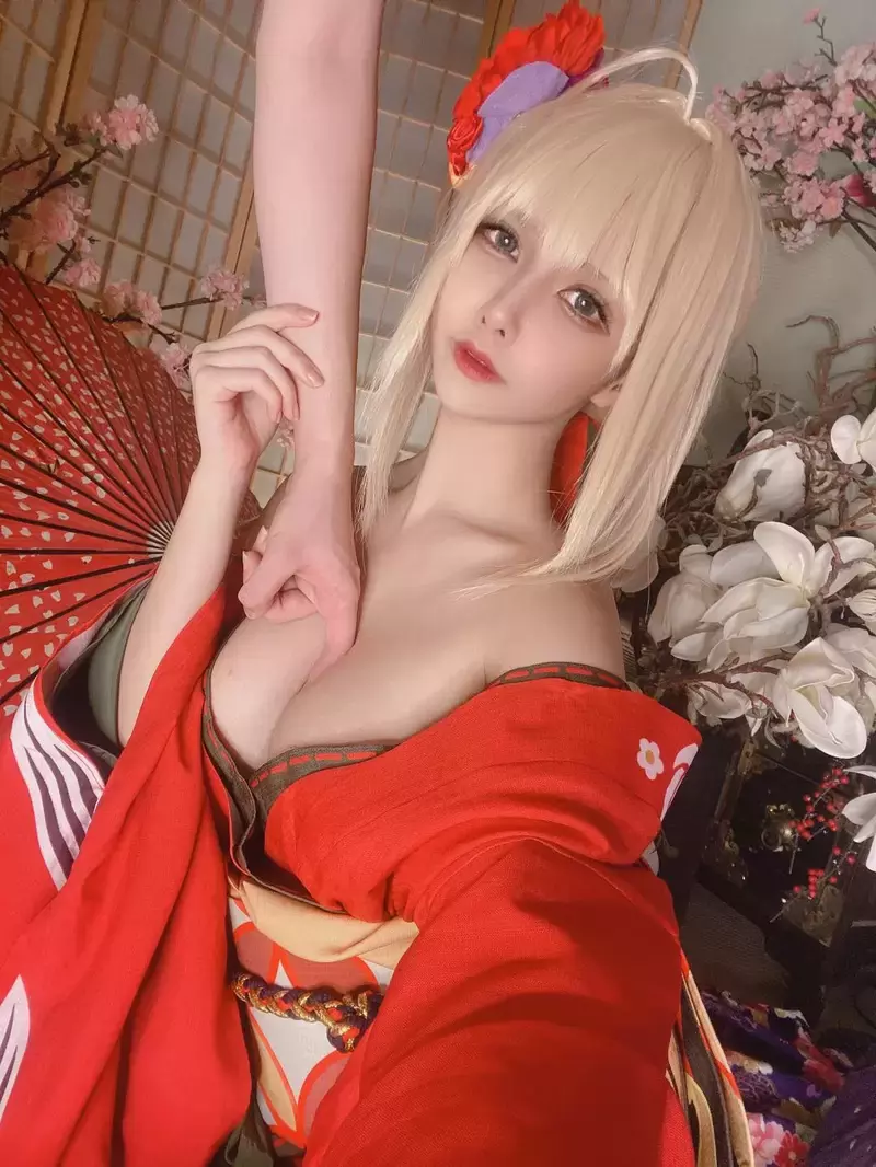 超宠粉台湾Coser《魔理花》〝神逻辑〞实现粉丝想戳、想揉的愿望!