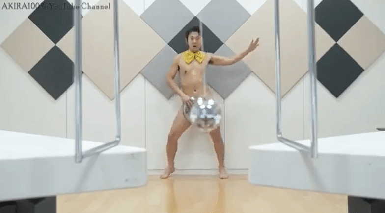 《年轻正妹的裸艺表演》底下的托盘不能掉!掉了就...重来一次而已XD 《年轻正妹的裸艺表演》底下的托盘不能掉!掉了就...重来一次而已XD