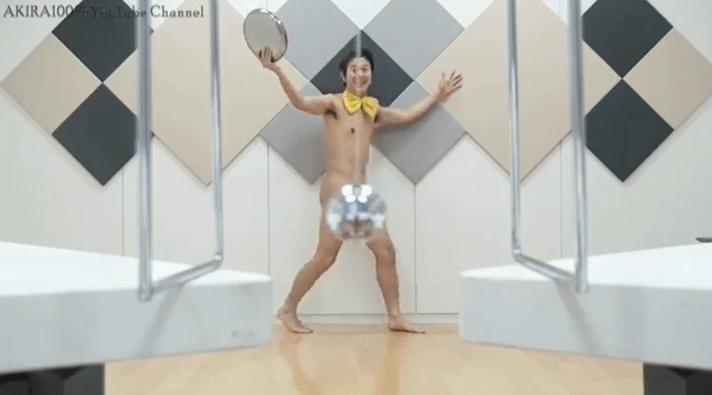 《年轻正妹的裸艺表演》底下的托盘不能掉!掉了就...重来一次而已XD 《年轻正妹的裸艺表演》底下的托盘不能掉!掉了就...重来一次而已XD