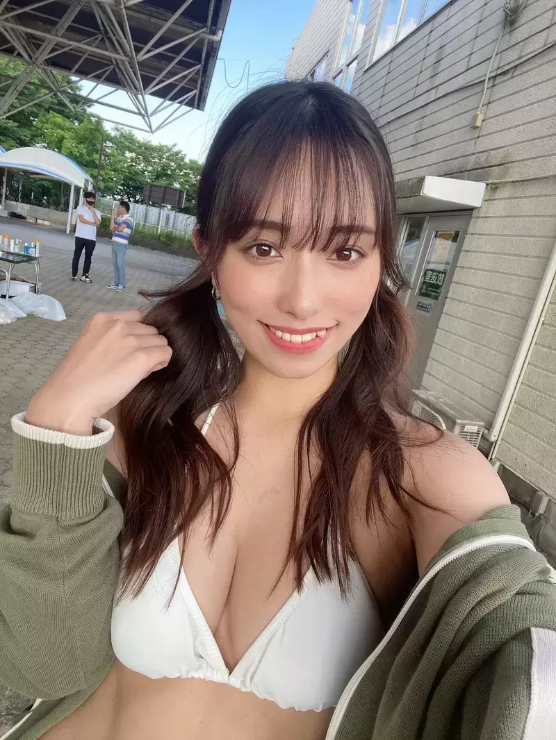 《年轻正妹的裸艺表演》底下的托盘不能掉!掉了就...重来一次而已XD 《年轻正妹的裸艺表演》底下的托盘不能掉!掉了就...重来一次而已XD