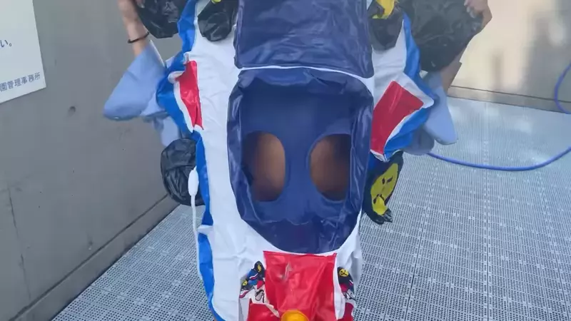 正妹尝试《玛莉欧赛车游泳圈》整个过程最累的地方是充气,真心不骗 正妹尝试《玛莉欧赛车游泳圈》整个过程最累的地方是充气,真心不骗