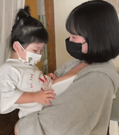 网路传言《奶头位置大剖析》据说就是看耳垂的下面就会刚好对到~真？