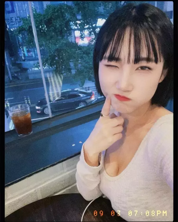 网路传言《奶头位置大剖析》据说就是看耳垂的下面就会刚好对到~真？