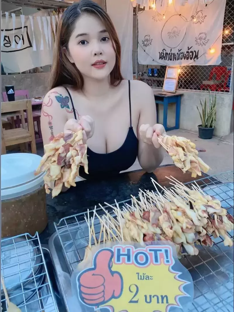 《泰国炭烤花枝》据说好吃的关键就是要把海鲜的鲜度给提出来