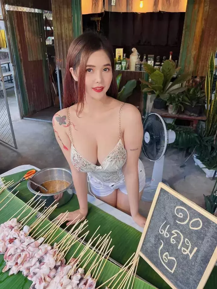 《泰国炭烤花枝》据说好吃的关键就是要把海鲜的鲜度给提出来