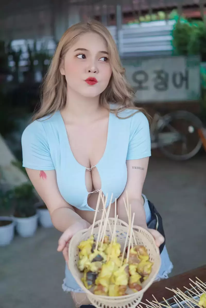 《泰国炭烤花枝》据说好吃的关键就是要把海鲜的鲜度给提出来