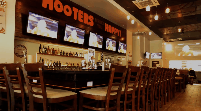 性感波霸餐厅《Hooters辣妹ASMR》让你尽享口福与眼福的极致感官刺激