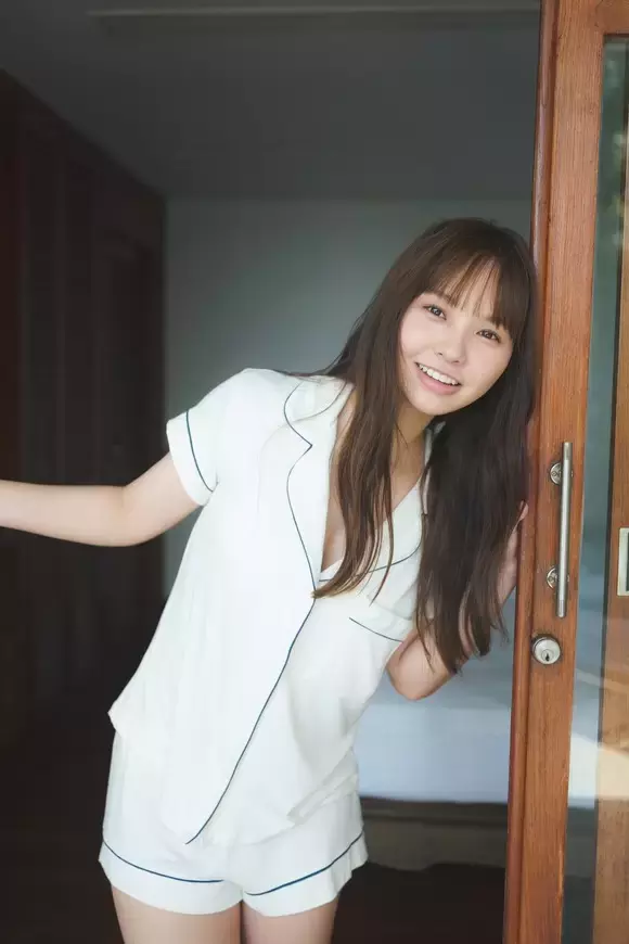 本郷柚巴cos《鬼灭之刃 甘露寺蜜璃》鬼杀队的女生都在穿敞胸装吗? 本郷柚巴cos《鬼灭之刃 甘露寺蜜璃》鬼杀队的女生都在穿敞胸装吗?